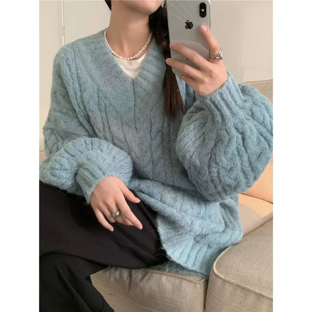 Women's Cozy V-Neck Knit Sweater - Warm & Stylish for Fall/Winter